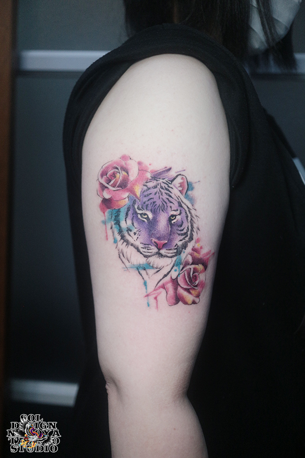 名古屋　タトゥー　女性